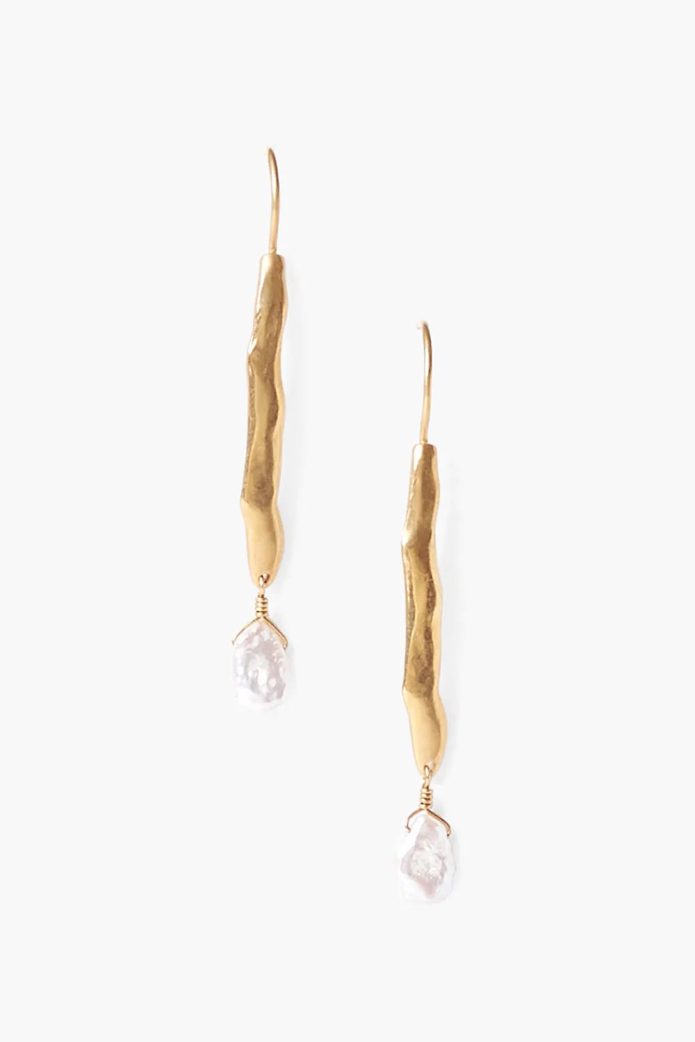 Chan Luu Gold Wave Pearl Drop Earrings White